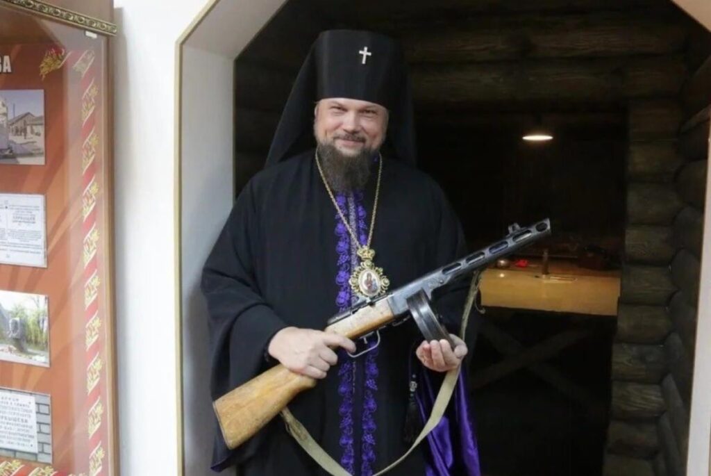 Archeveque-Pitrim-avec-un-fusil-mitrailleur-dans-les-mains-1024x685 Conférence de l'Église orthodoxe russe : son rôle dans la guerre contre l'Ukraine