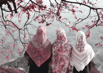 Trois femmes voilées