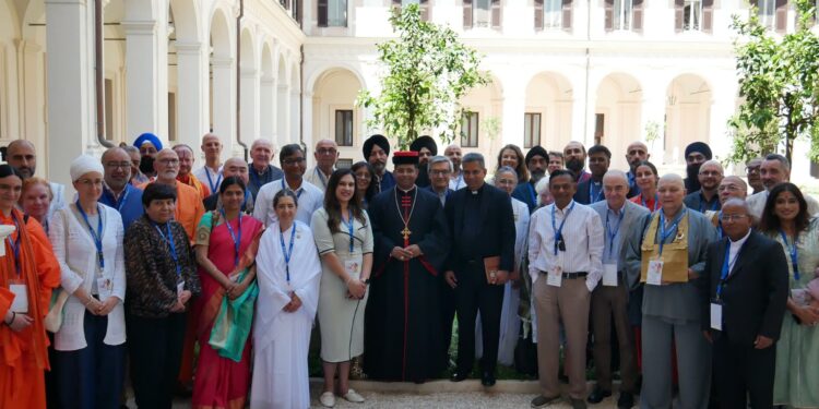 Bouddhistes, chrétiens, hindous, jaïns et sikhs en Europe - Photo: Chady Chata/WCC